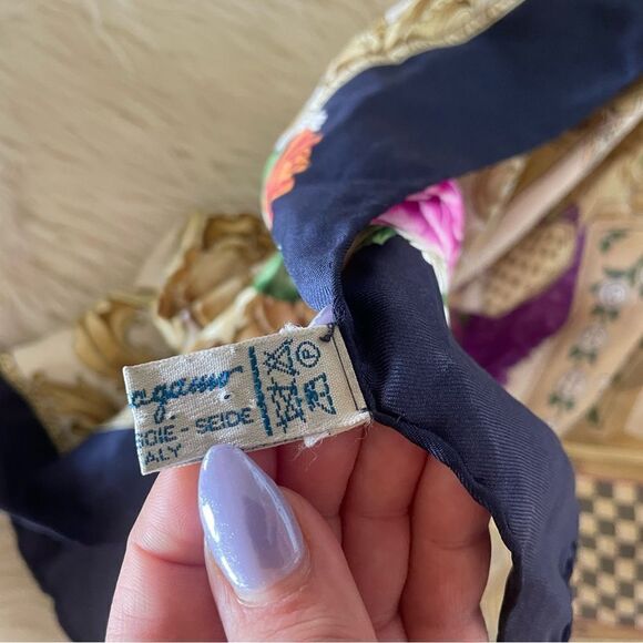 RARE Salvatore Ferragamo scarf - Picture 7 of 8
